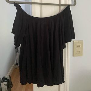 NEVER WORN: Off the shoulder top